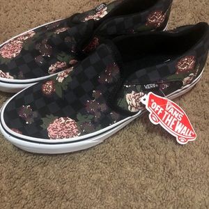 Vans women’s asher slip on sneakers